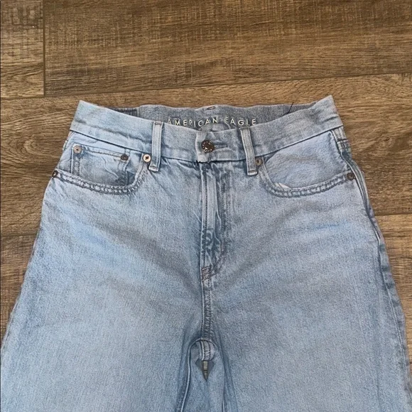 American Eagle Outfitters Light Wash Jeans size: 2 Regular - Picture 2 of 8